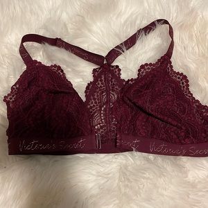 Women’s size large purple Victoria Secret lace bralette. Never worn.